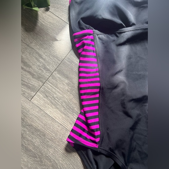 Nike Laser Stripe CrossBack One Piece Swimsuit One Piece Black & Purple Size M - Picture 9 of 13